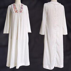 70s Vintage Embroidered Boho Hippy Dress Gauze Flared Sleeve Relaxed Caftan.